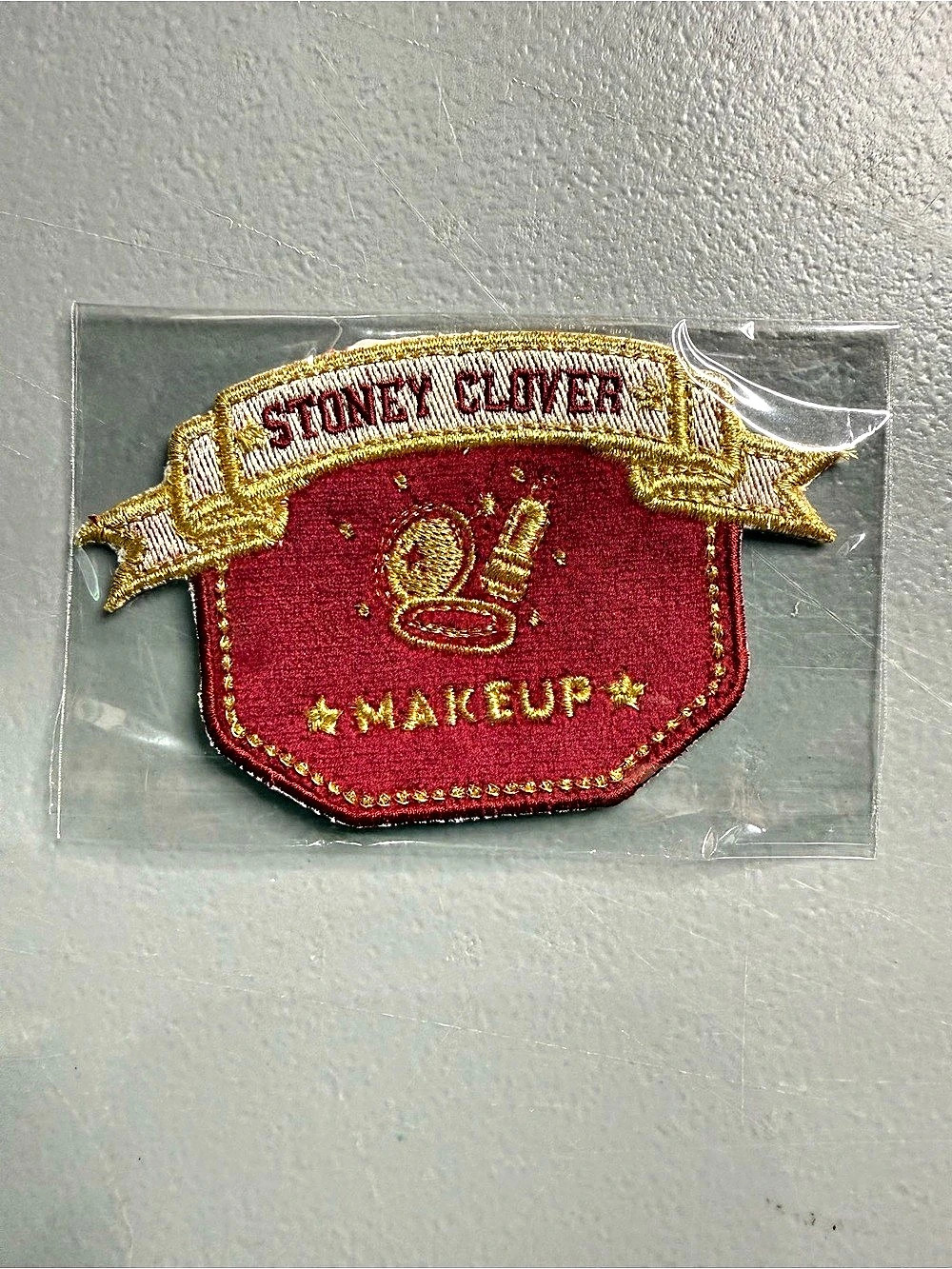 Stoney Clover Lane Makeup Compact Patch Red & Gold